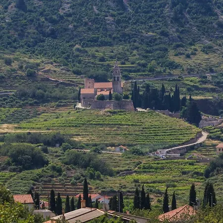 Periska Villa *